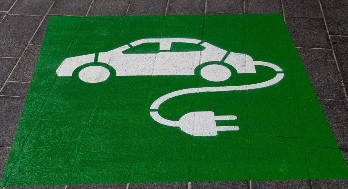 Hertz va revendre 20 000 voitures électriques pour reprendre des voitures à essence