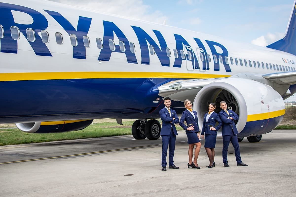 Ryanair recrute 100 hôtesses et stewards à Bordeaux, Marseille, Beauvais et Toulouse
