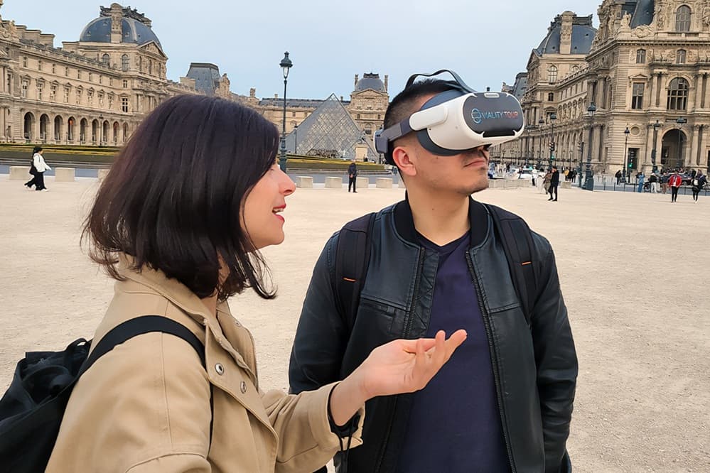 Paris : une visite guidée en réalité virtuelle lancée au Louvre