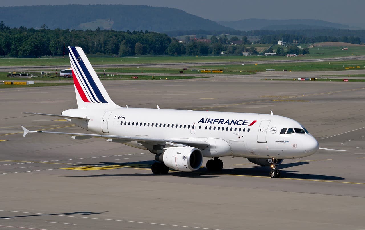 Air France va distribuer des masques aux passagers quand l'avion sera plein