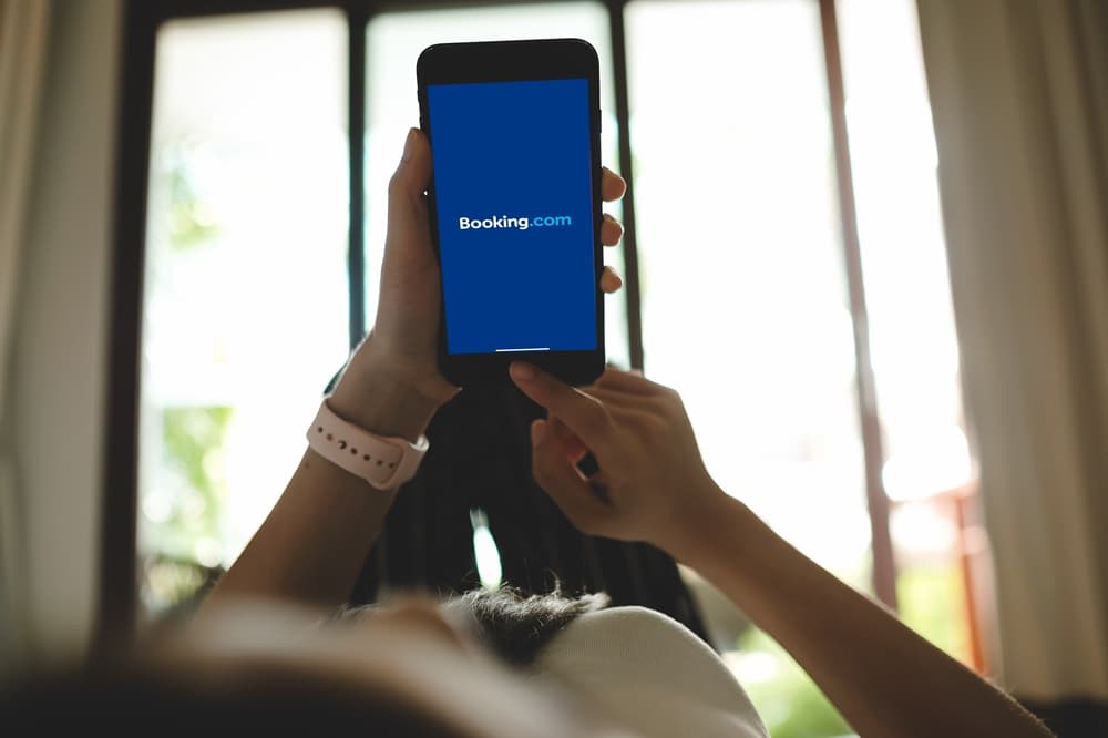 Arnaque sur Booking.com : une centaine de touristes sans hôtel à Barcelone