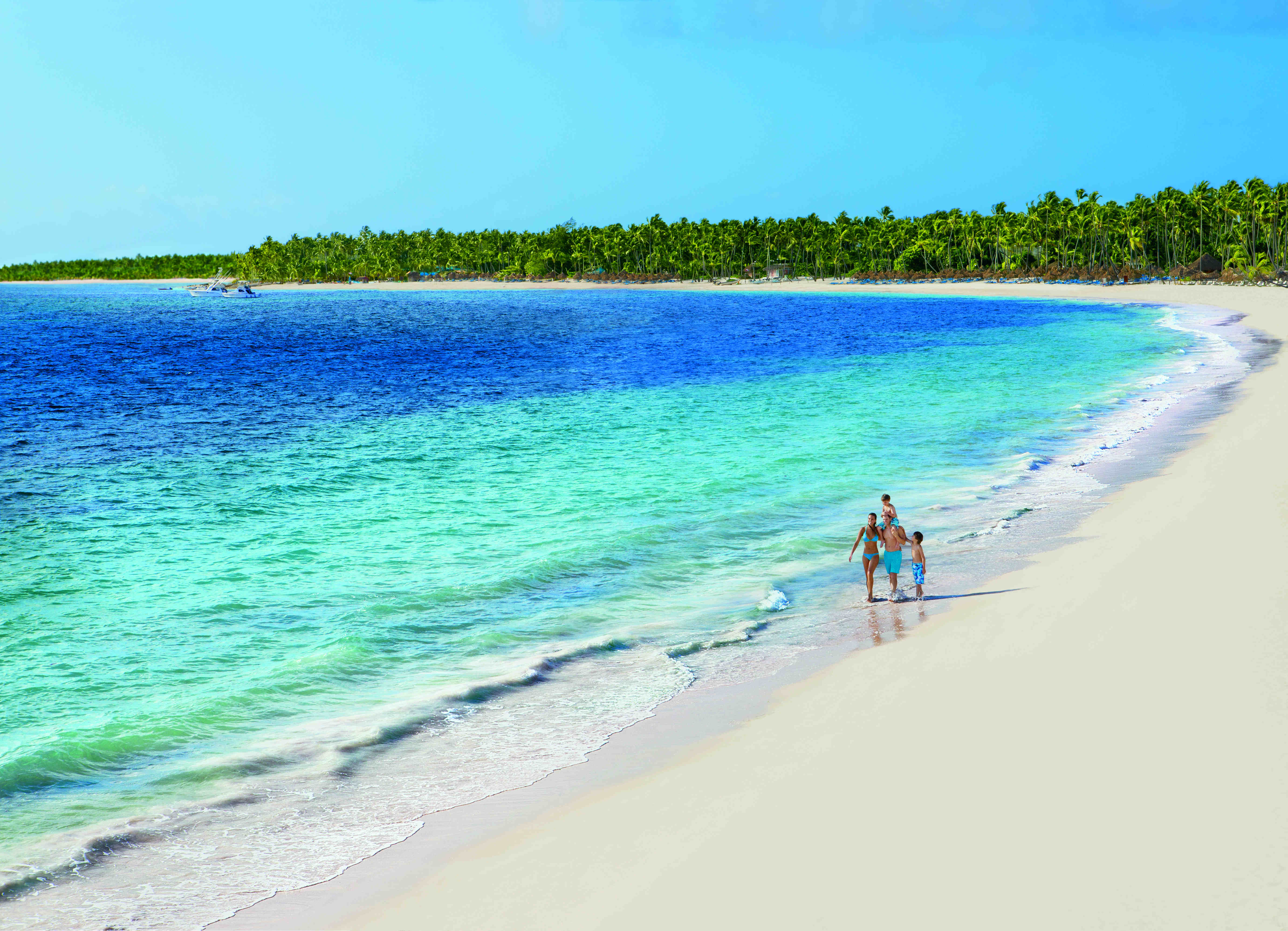 NowResorts_family_beach_panoramic
