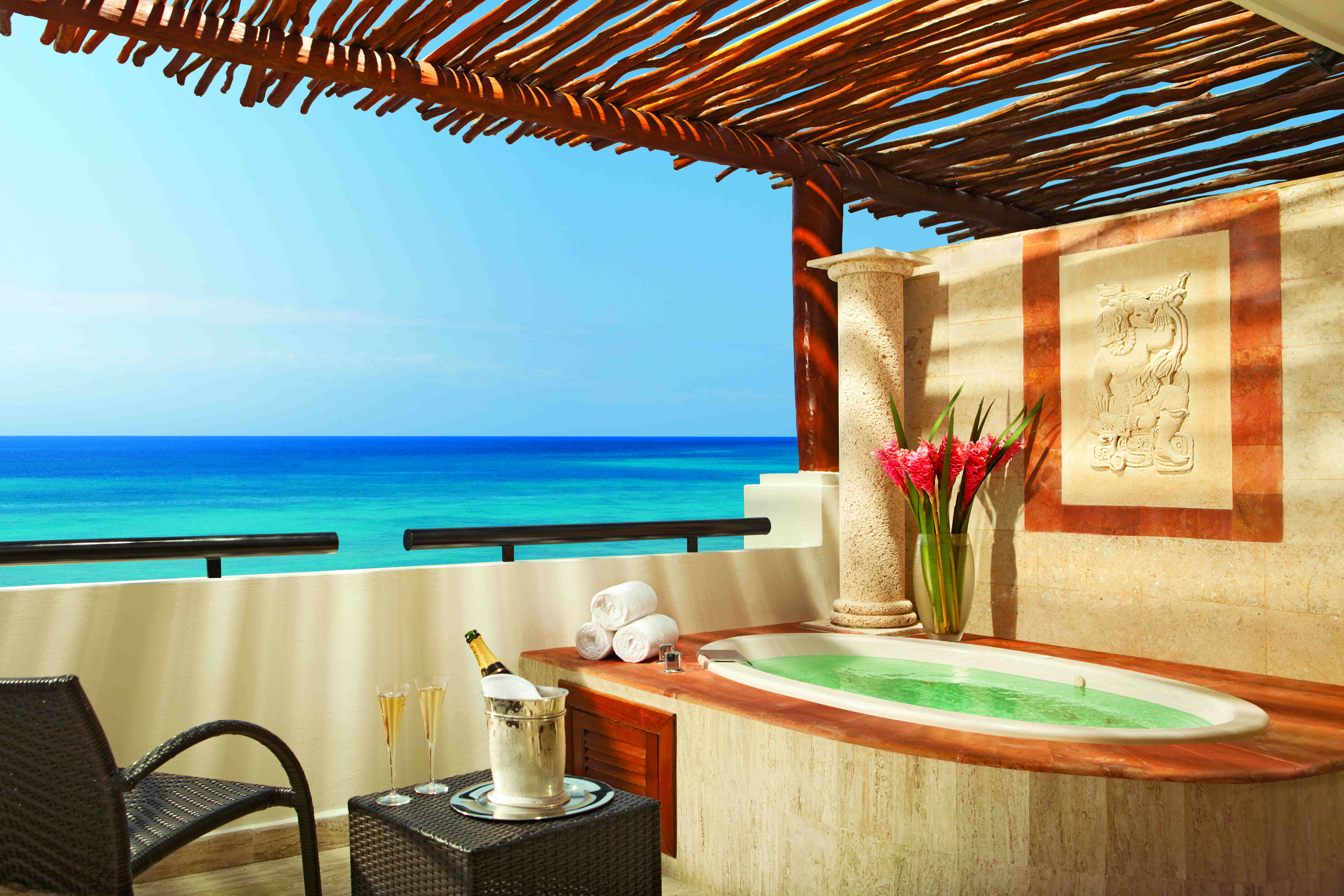 NowResorts-outdoor-jacuzzi_2