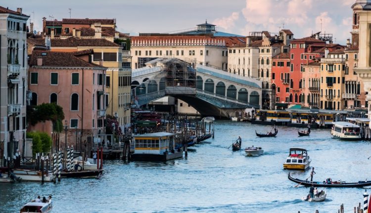 “Surtourisme” : bientôt une taxe pour visiter Venise
