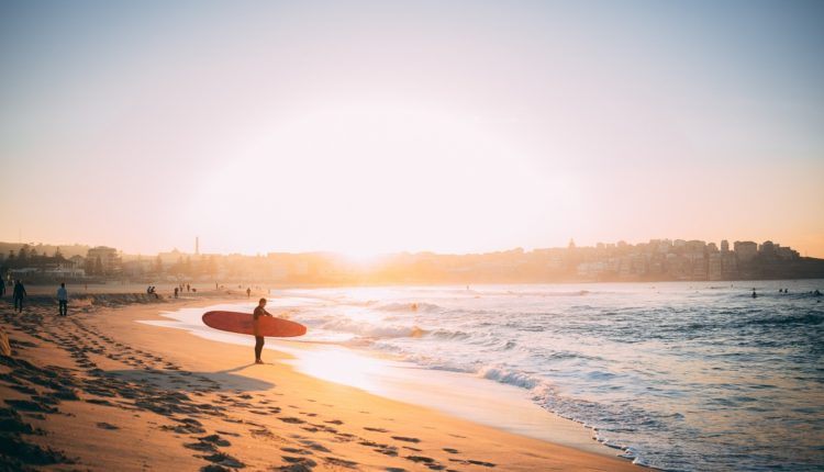 Soleil couchant sur une plage en Australie