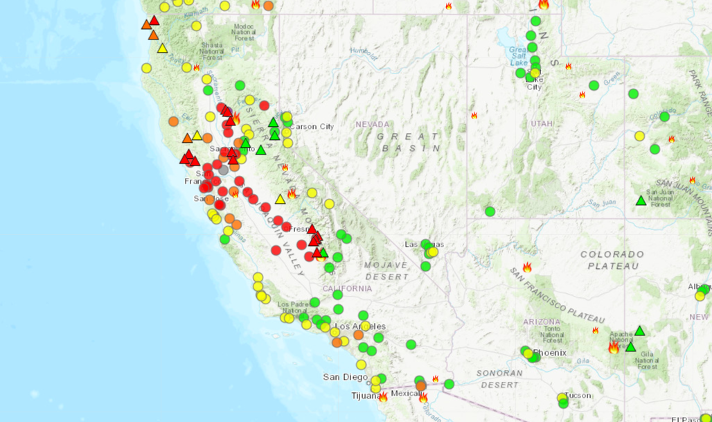 La carte de la qualité de l'air en fonction de l'activité des incendies en Californie.