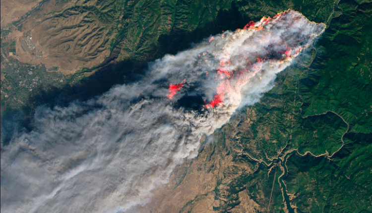 photo vue du ciel des incendies en Californie