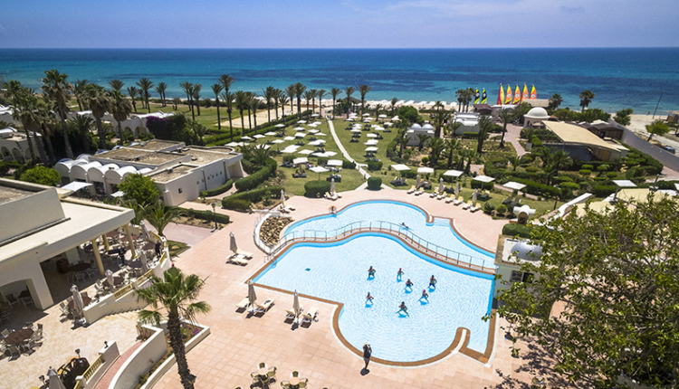 Vue sur un hôtel balnéaire à Hammamet, en Tunisie