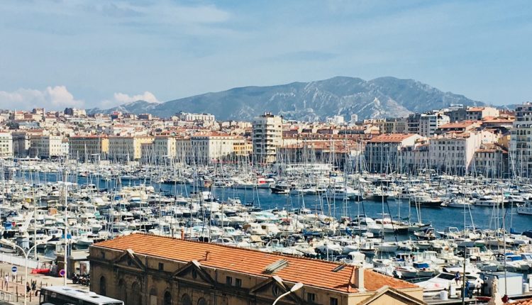 Vue sur le Vieux-Port de Marseille