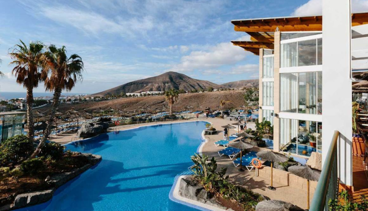 Vue sur un hôtel club Lookéa à Fuerteventura, aux Canaries