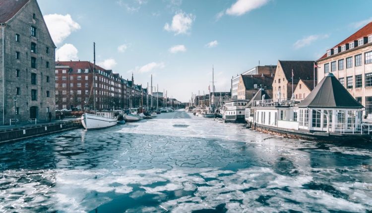 Photo d'un canal à Copenhague, au Danemark