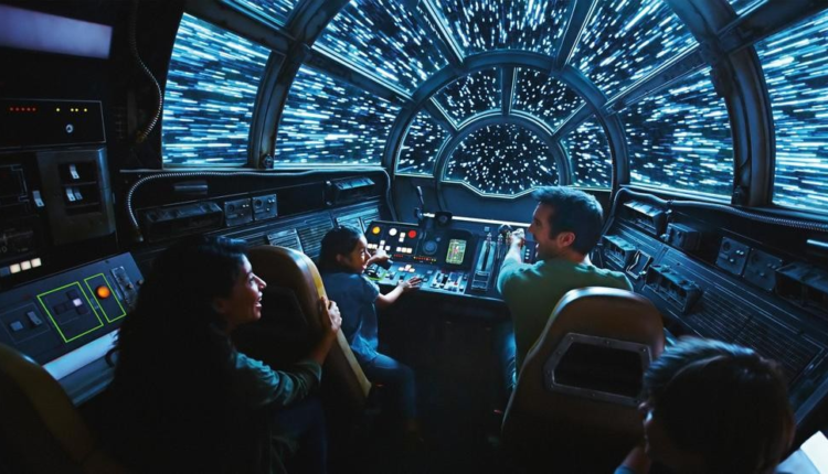 Etats-Unis : le vaisseau Star Wars se pose dans les parcs Disneyland