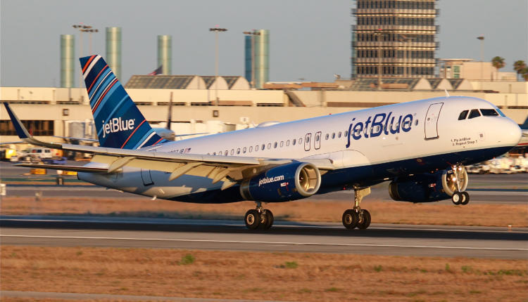 JetBlue lance ses vols transatlantiques vers Londres et vise Paris