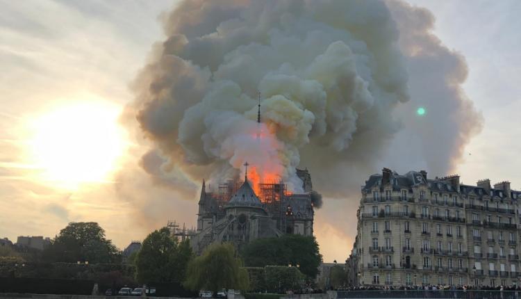 Photo de Notre-Dame de Paris en feu