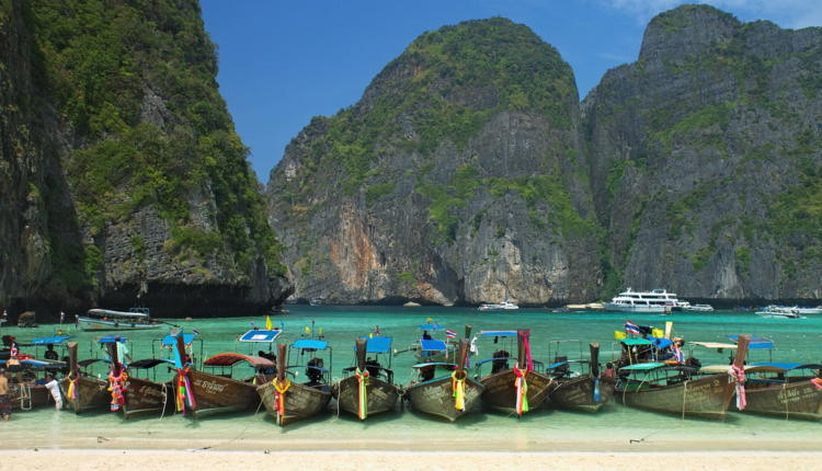 Thaïlande : la baie rendue célèbre par le film "La plage" reste fermée jusqu'en 2021