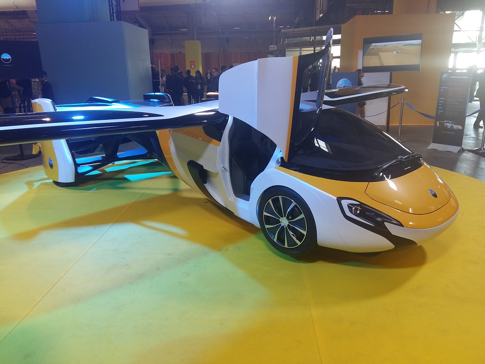 Vidéo] La voiture transformable AeroMobil déploie ses ailes au Bourget