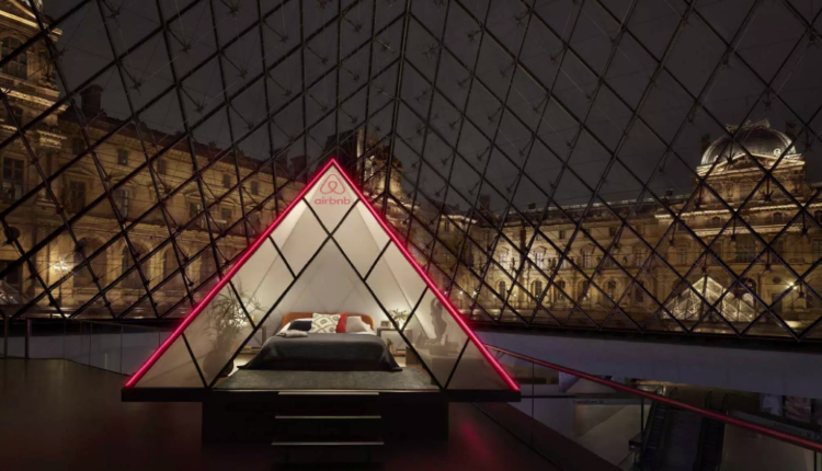 Nuit au Louvre : le joli coup de com’ de Airbnb