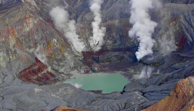Nouvelle-Zélande : 5 morts dans une éruption volcanique