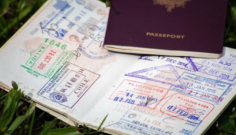 ÉDITO. Peut-on (vraiment) voyager avec un passeport périmé ?