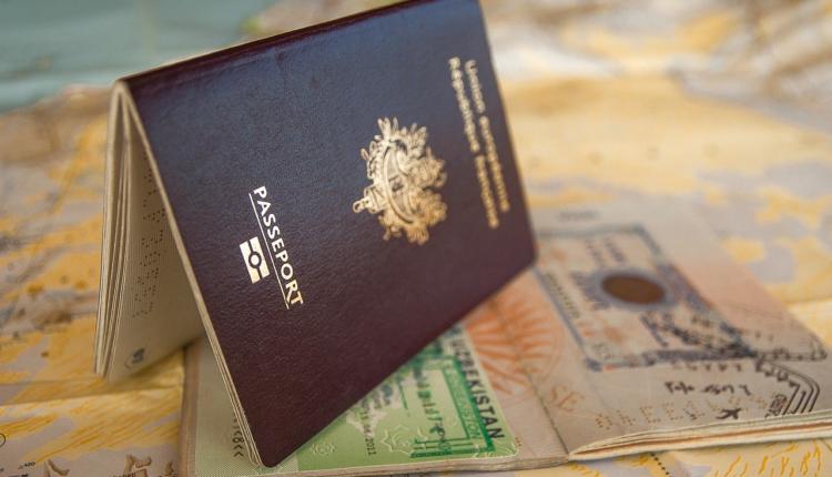 En Europe, un Français peut voyager avec un passeport périmé