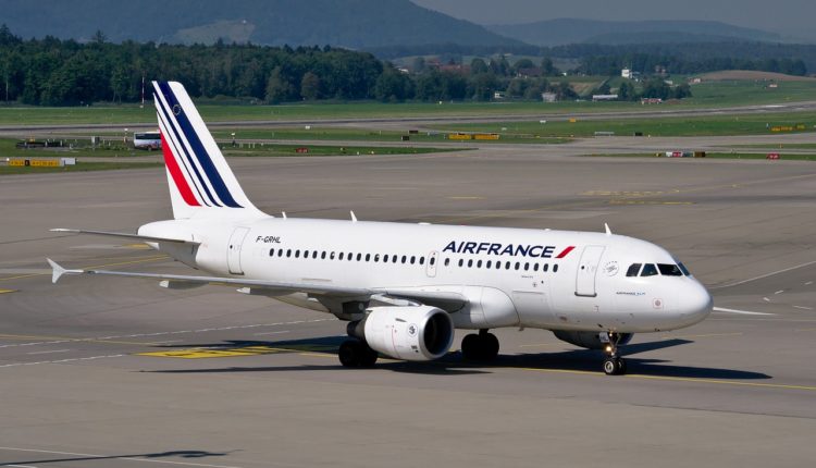 Air France va distribuer des masques aux passagers quand l'avion sera plein