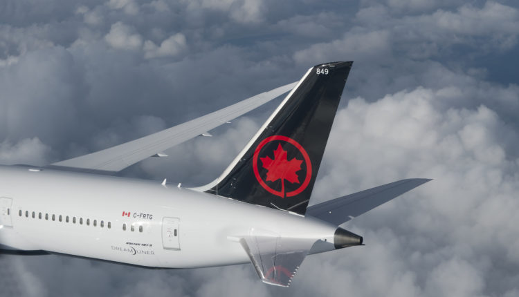 Transport : Air Canada réembauche la moitié du personnel licencié