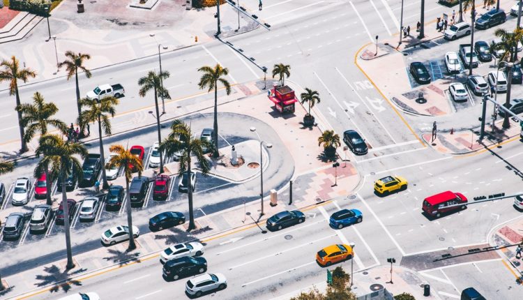 Coronavirus : un couple de globe-trotteurs bloqué sur un parking de Miami