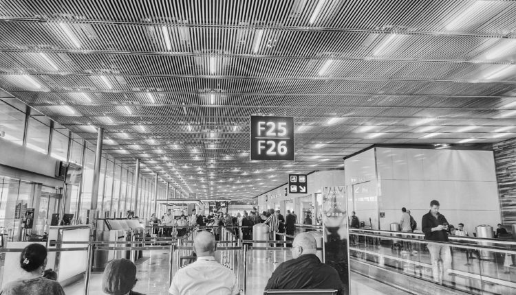 Aérien : l'aéroport d'Orly ne devrait pas rouvrir avant septembre