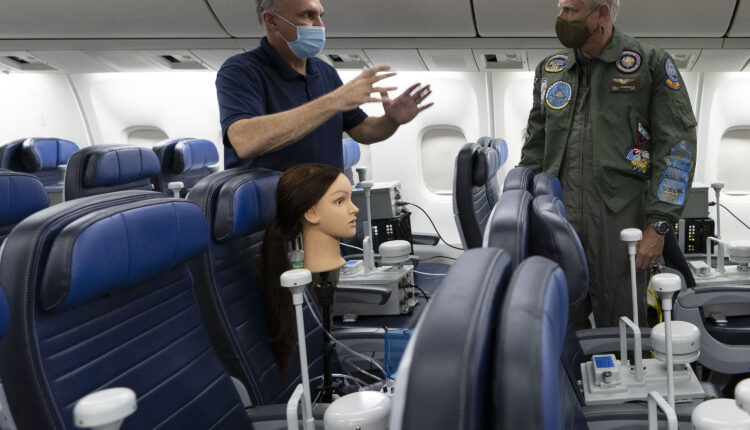 Covid-19 : Peu de risques en avion "si les passagers portent un masque"