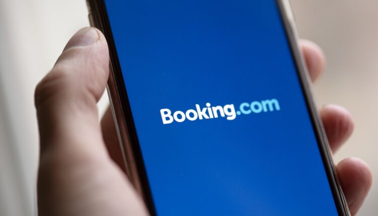 Booking.com ajoute la réservation directe de billets d’avion... ou presque