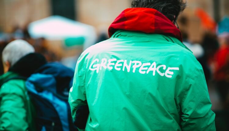 Justice : Greenpeace menace le sauvetage de KLM aux Pays-Bas