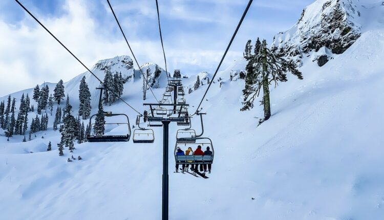 Le gouvernement compte maintenir la fermeture des stations de ski en février, selon Le Monde
