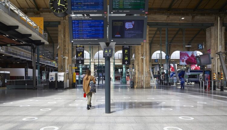 Pass sanitaire : des contrôles dans les TGV, pas dans les métros et bus
