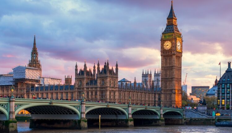 Le pont de Westminster et Big Ben, à Londres © Adobe Stock