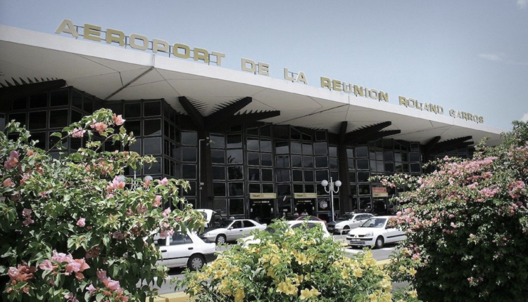 Omicron : le premier cas français détecté à La Réunion, un protocole sanitaire renforcé en cours d'élaboration