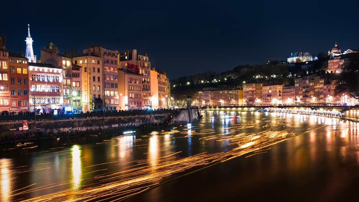 Covid-19 : le gouvernement autorise le maintien de la Fête des Lumières à  Lyon, au préfet de s'adapter