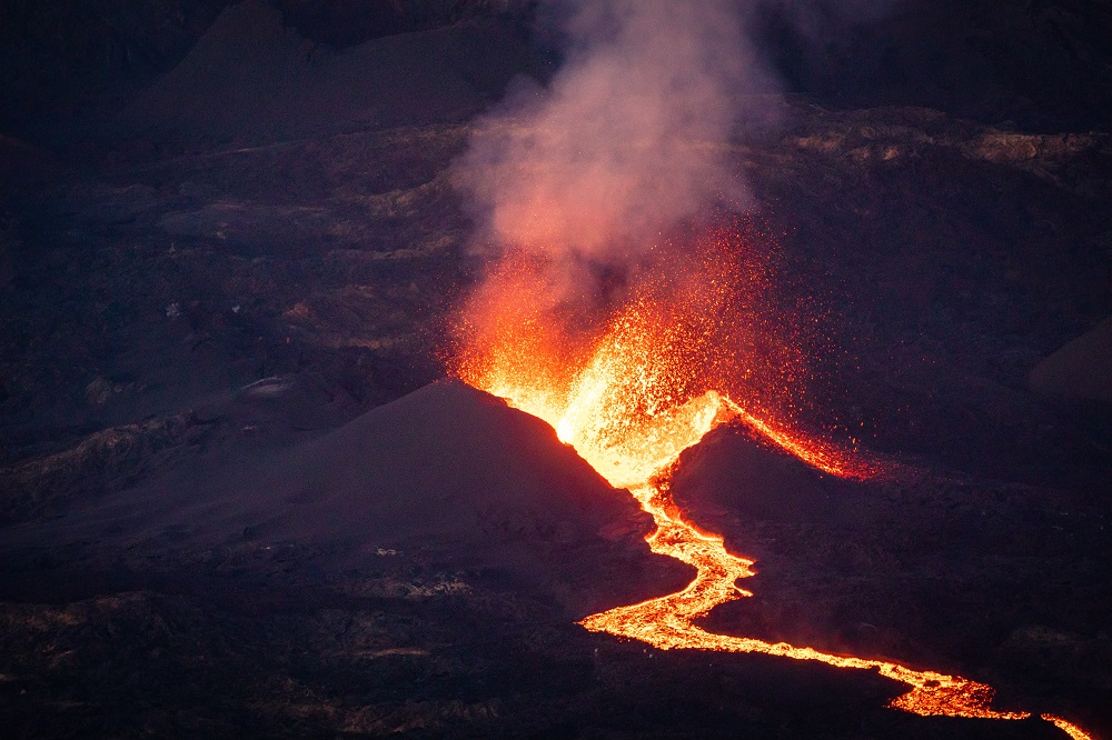 La Réunion Le Piton de la Fournaise entre en éruption