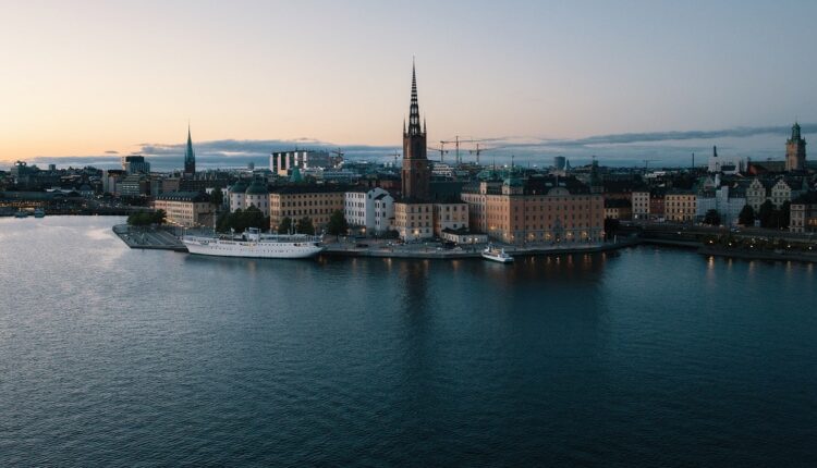 Covid : la Suède exige un test négatif pour tous les voyageurs