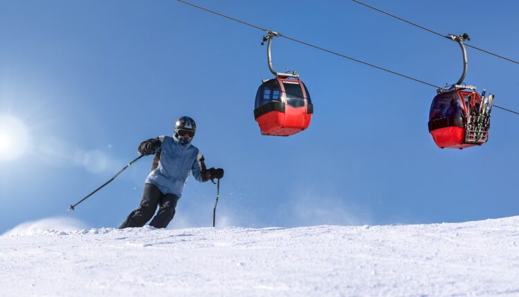 Stations de ski françaises : le pass sanitaire requis dès aujourd'hui