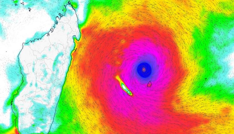Alerte cyclone de niveau 4 à Maurice : le point sur les vols
