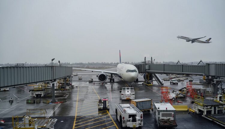 Plus de 4 000 postes sont à pourvoir au sein des aéroports d’Orly et de Roissy-Charles-de-Gaulle. Mais il n'y a pas foule au portillon.