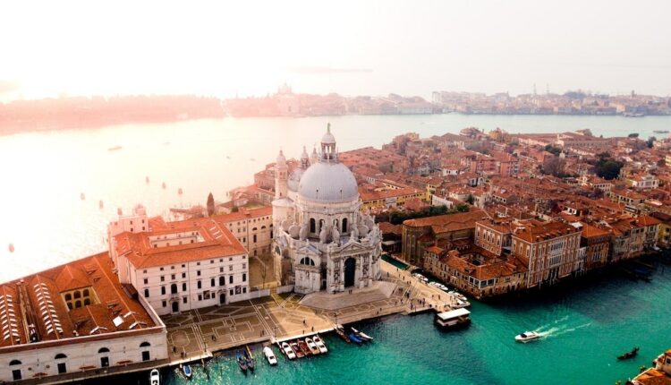 Venise : la taxe contre le surtourisme repoussée à 2023