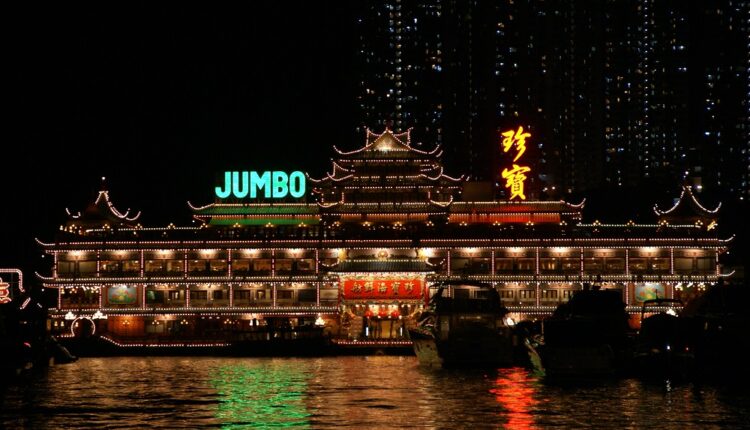 Le Jumbo, célèbre restaurent d'Hong Kong, a coulé (vidéo)