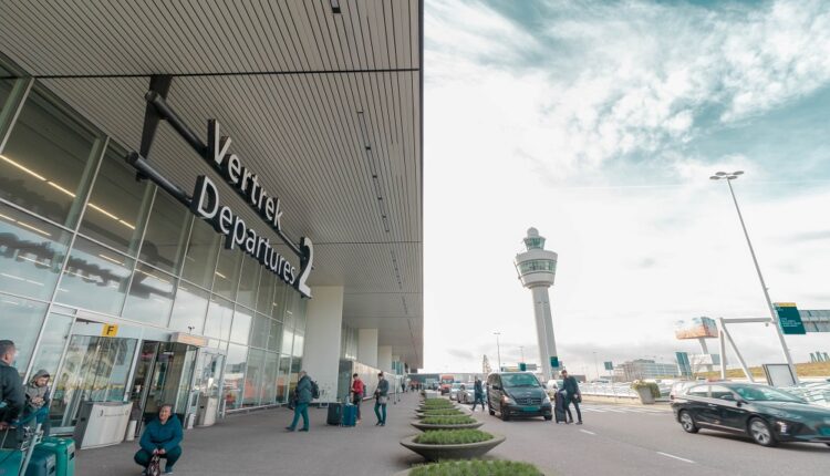 Amsterdam-Schiphol limite le nombre de passagers par jour cet été