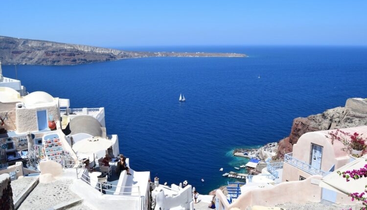 Covid : la Grèce suspend le port de masque à l'ouverture de la saison touristique