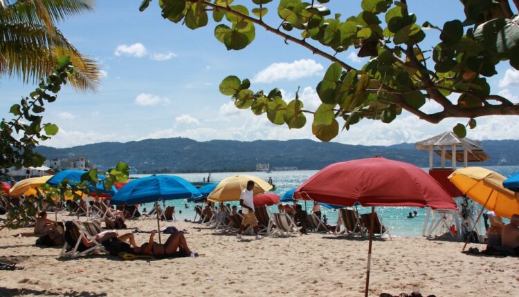 Jamaïque : couvre-feux dans certaines zones de Kingston