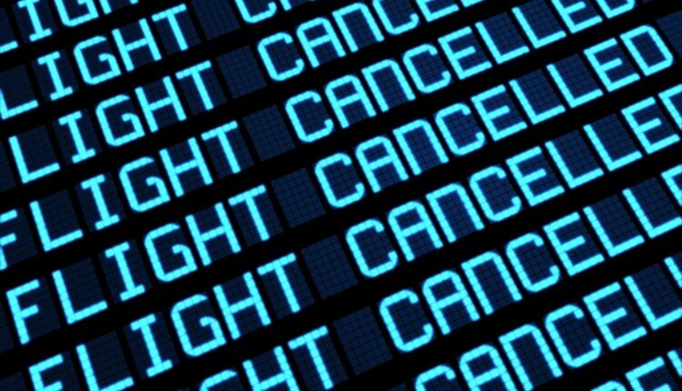 Grève des aiguilleurs du ciel : 1000 vols annulés vendredi