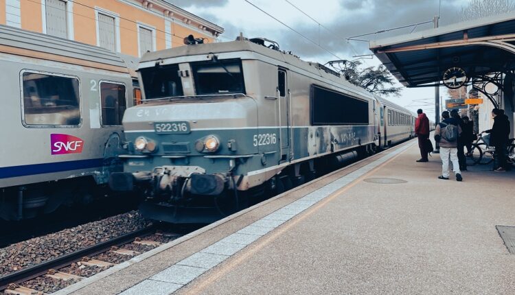 SNCF : "Nous nous laissons jusqu'à octobre pour négocier la commission"