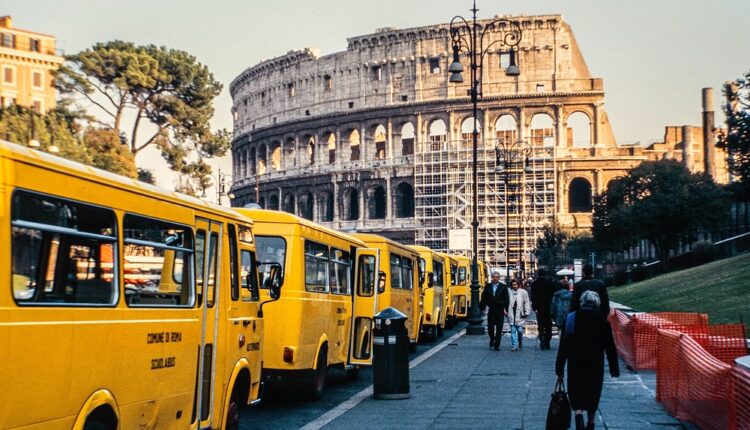 Grève des transports en Italie : peu de bus à Rome, Ryanair annule 600 vols et ITA 200