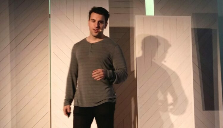 Airbnb se recentre après avoir "créé trop de choses en même temps", selon Brian Chesky